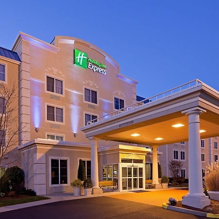 Holiday Inn Express Boston-Milford By Ihg Esterno foto