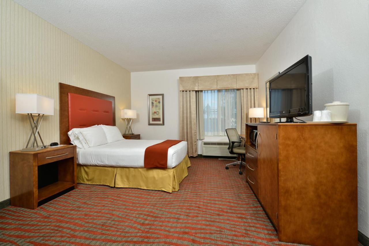 Holiday Inn Express Boston-Milford By Ihg Esterno foto