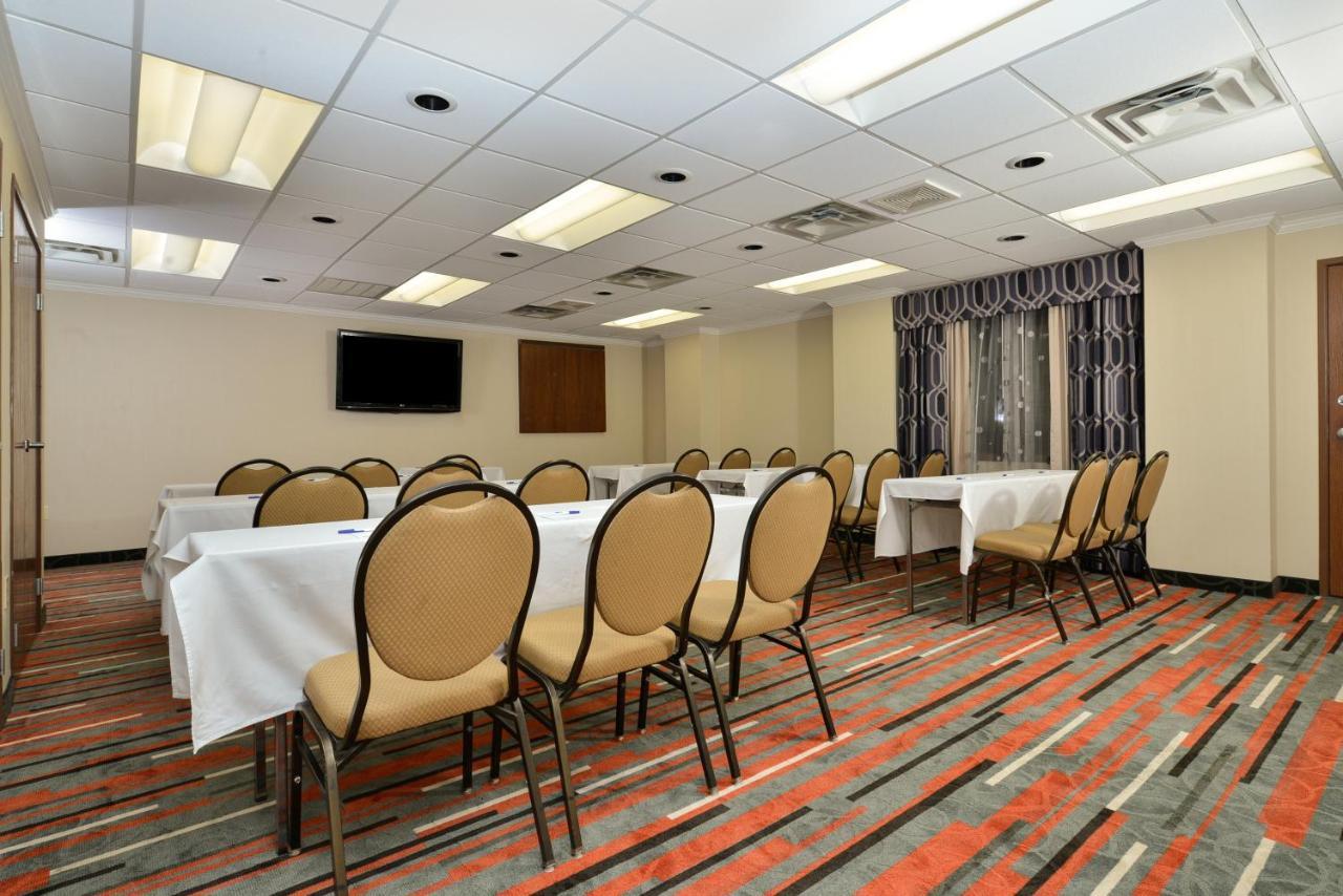 Holiday Inn Express Boston-Milford By Ihg Esterno foto