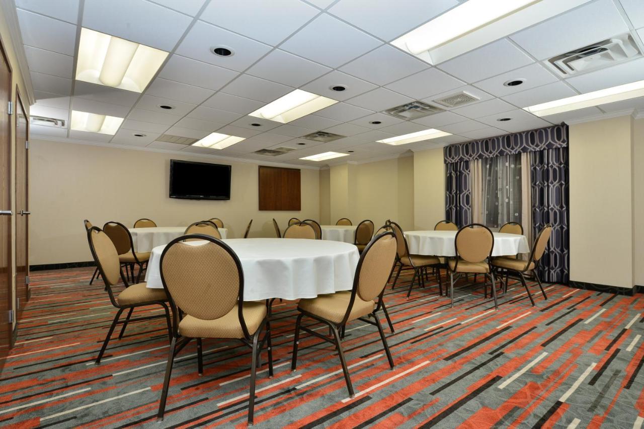Holiday Inn Express Boston-Milford By Ihg Esterno foto