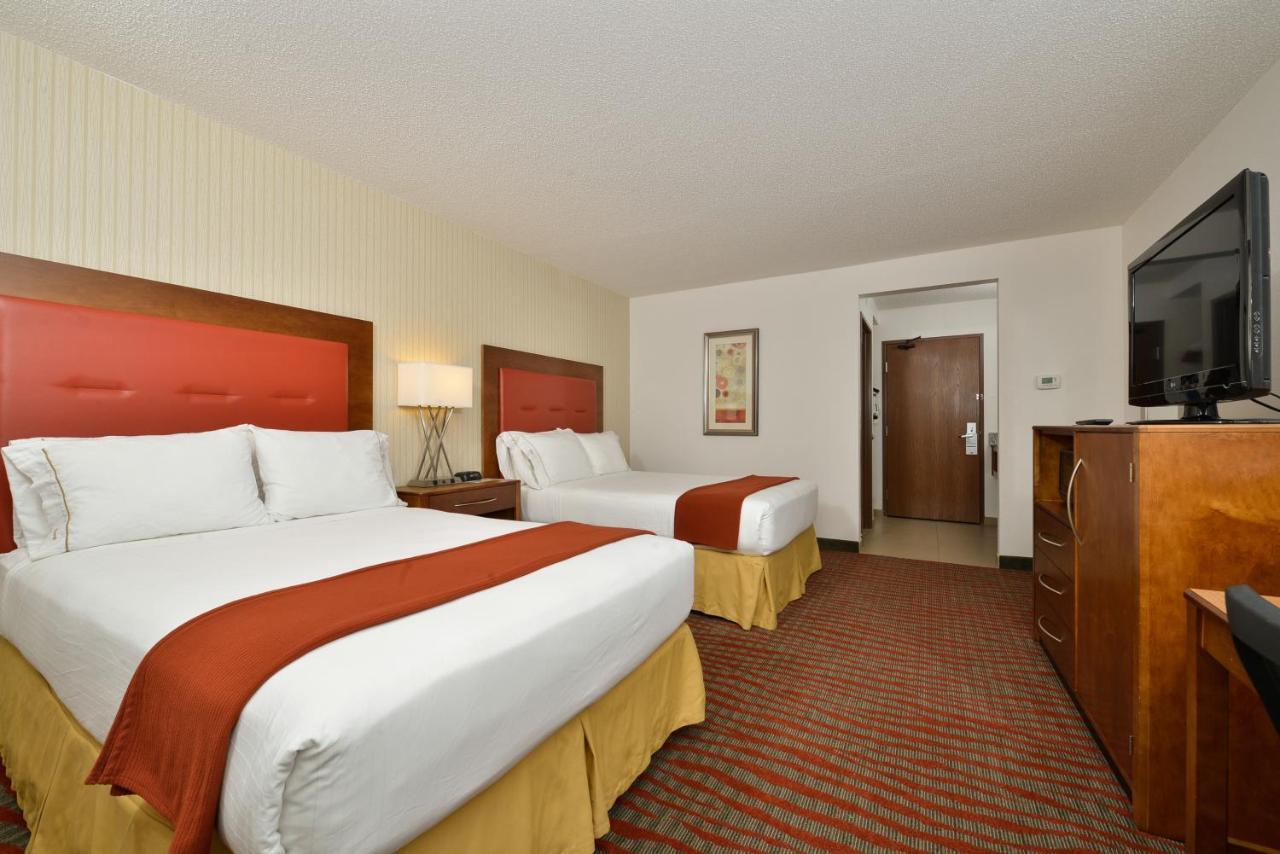 Holiday Inn Express Boston-Milford By Ihg Esterno foto